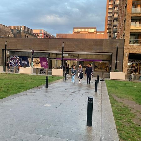 Luxury Riverside Apt With Easy Access To Central London, O2, Excel Centre And Parking Extérieur photo