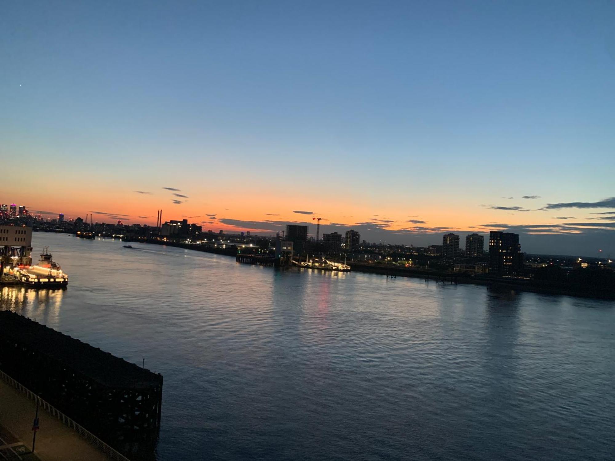 Luxury Riverside Apt With Easy Access To Central London, O2, Excel Centre And Parking Extérieur photo